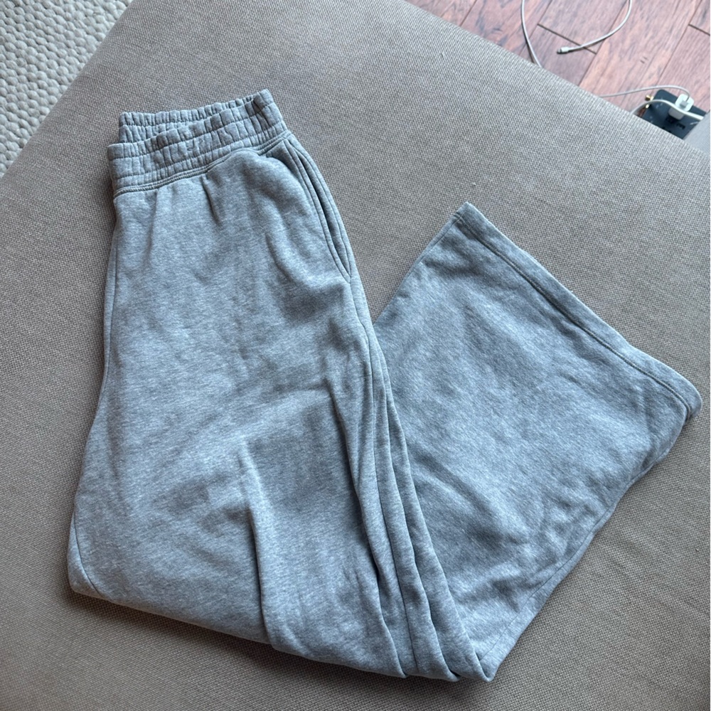 grey wide leg sweat pants